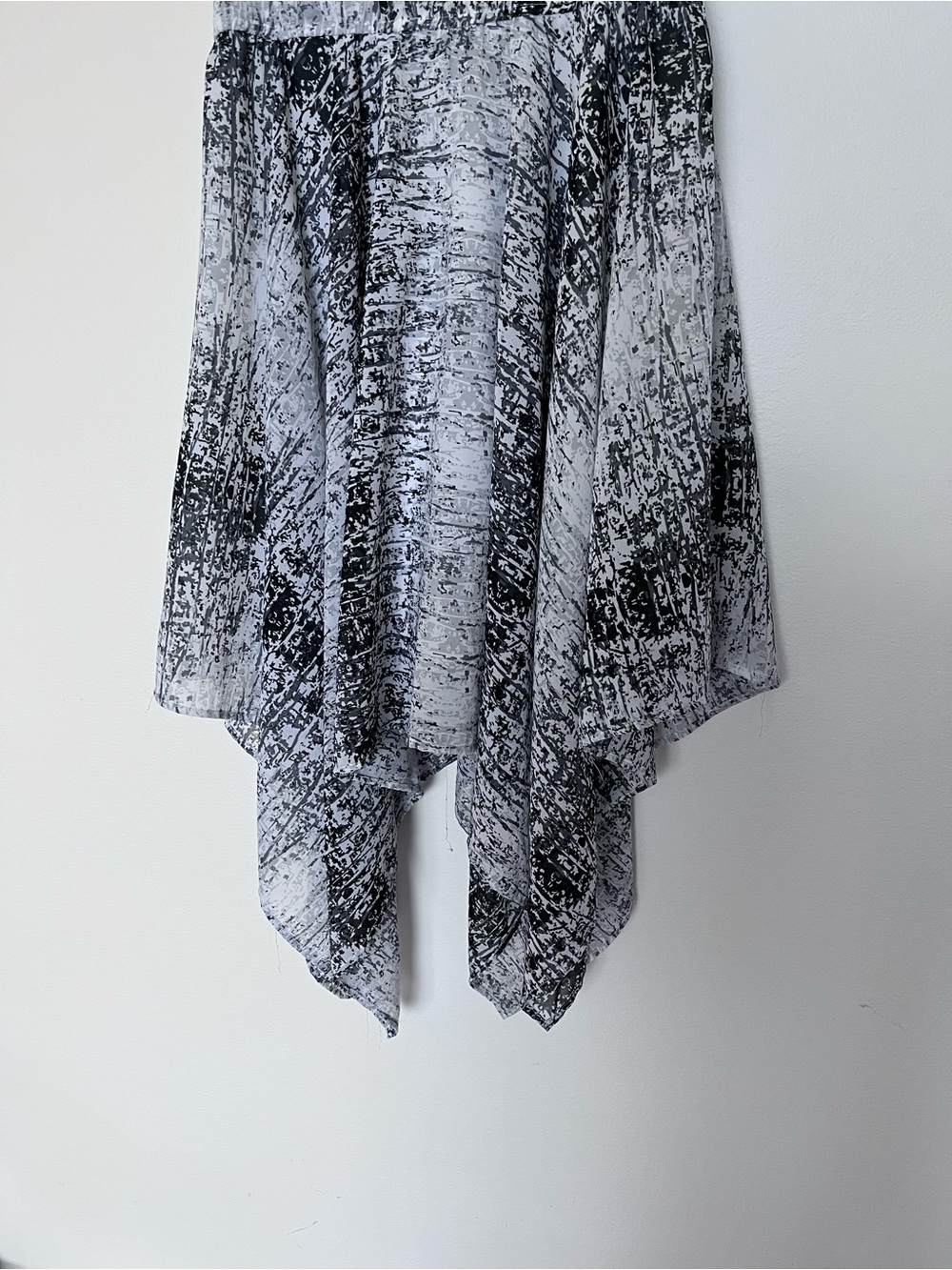 Feathers Black & White Sleeveless Midi Dress with Asymmetrical Hem Women Size M - Picture 6 of 9